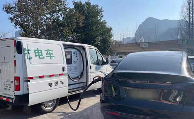 新邵汽车搭电
